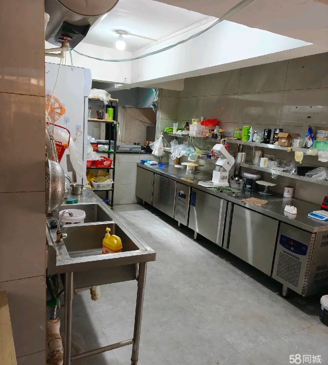 (转让)营业中蛋糕店转让，三台空调，有仓库也可以做宿舍。